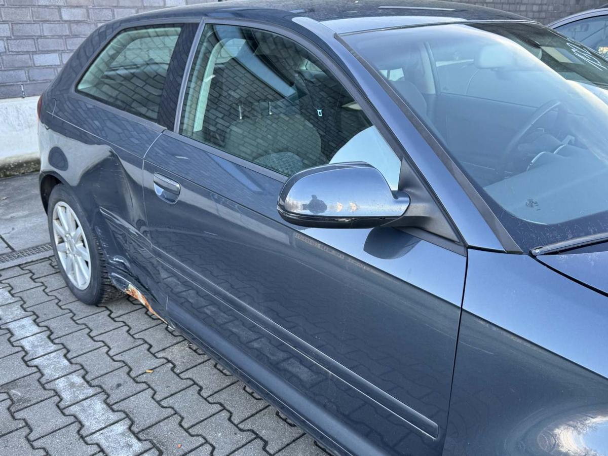 Audi A3 8P original T&uuml;r vorn rechts LZ7H Meteorgrau 3-T&uuml;rer Rohbau Bj.2011